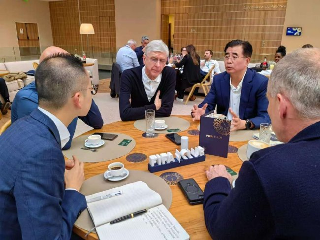 坚持与时俱进相关图片